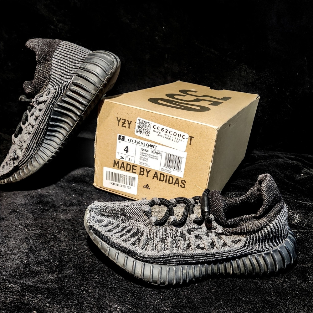 Adidas Yeezy 350 Size 4 Black and Gray